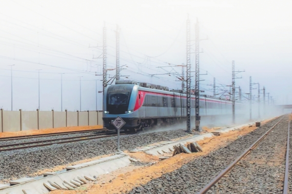 1.2022年7月3日，中铁五局承建的埃及斋月十日城轻轨铁路A、B段通车。这是埃及第一条电气化铁路。_副本