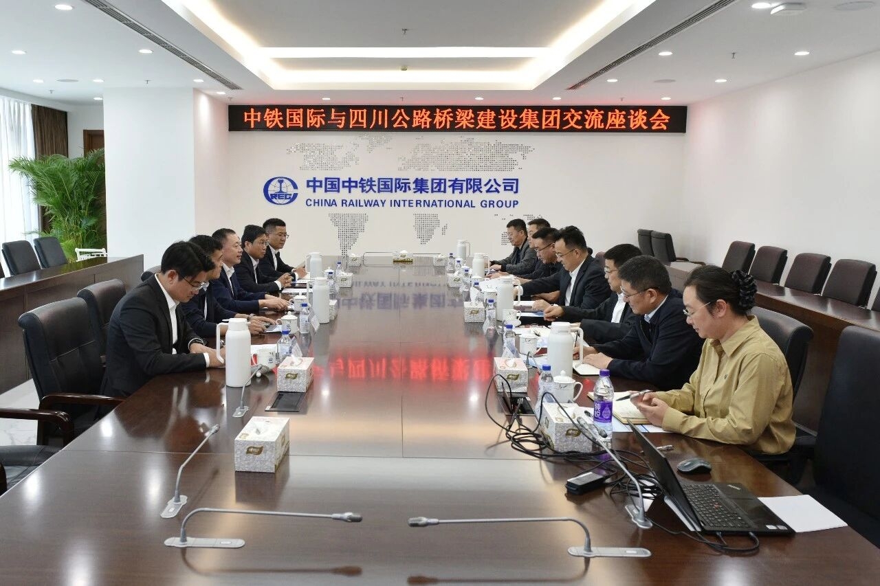 赵金祥与四川公路桥梁建设集团总经理罗春雨举行会谈