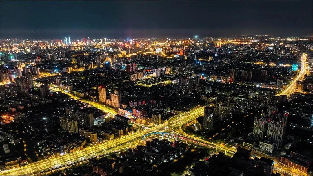 立交和城市 车轨.jpg
