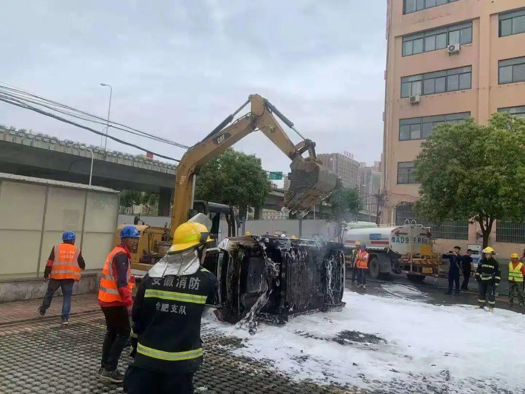 中铁上海局合肥地铁8号线一工区项目员工救火受表扬 (1).jpg
