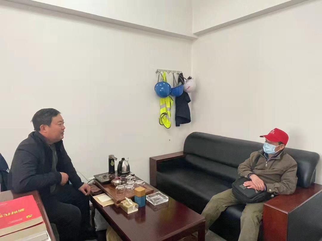 失主到项目部感谢.jpg