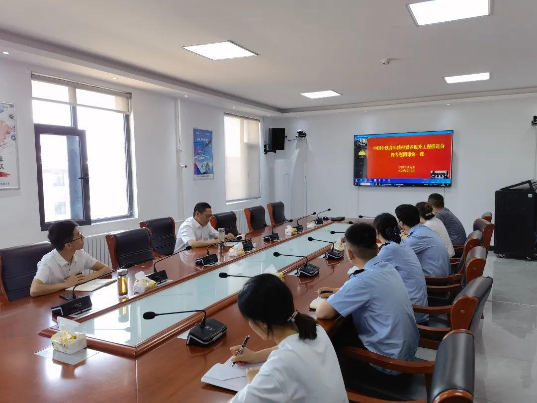 2.中铁交通旬凤高速+参会照片.jpg