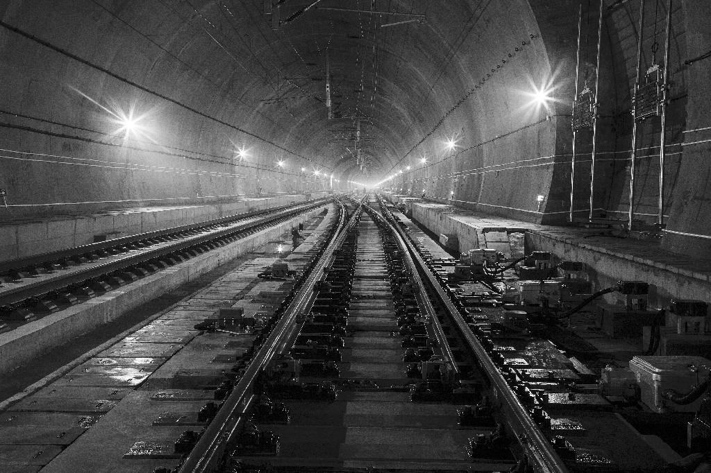 时速350公里18号高速道岔