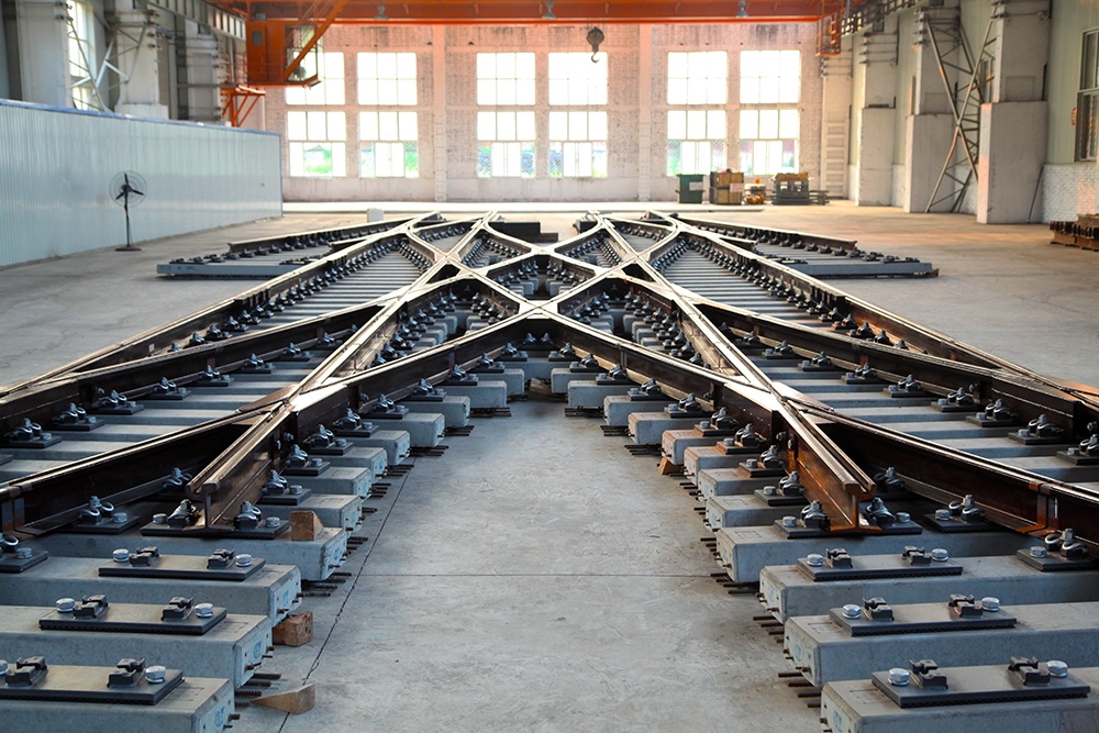 有轨电车三开组合道岔