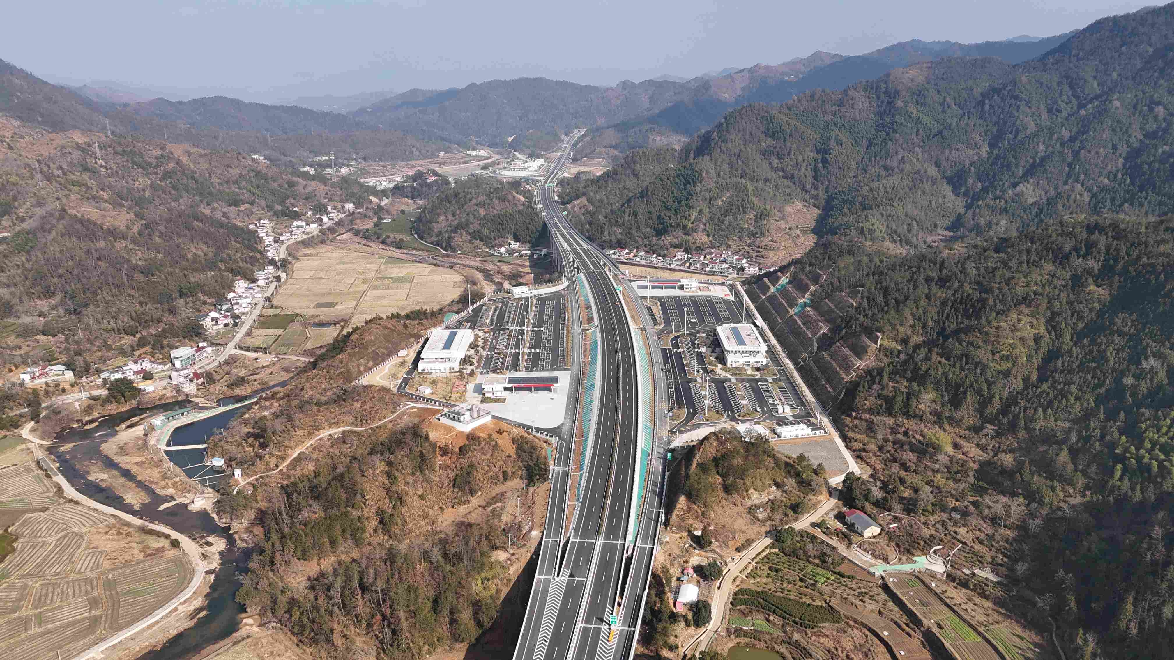 太蕲高速全线建成通车