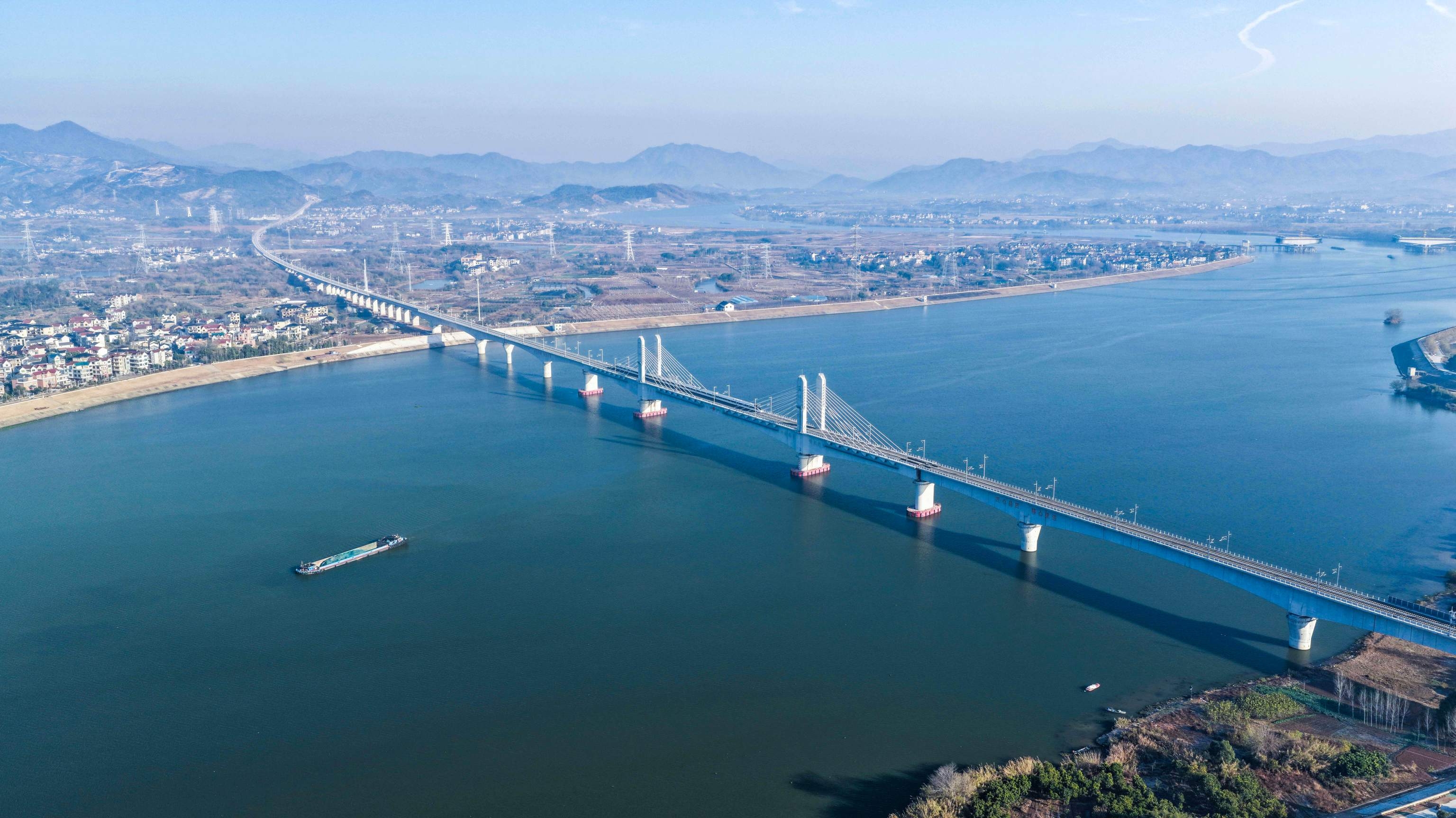 金建高铁兰溪东至建德段开通运营