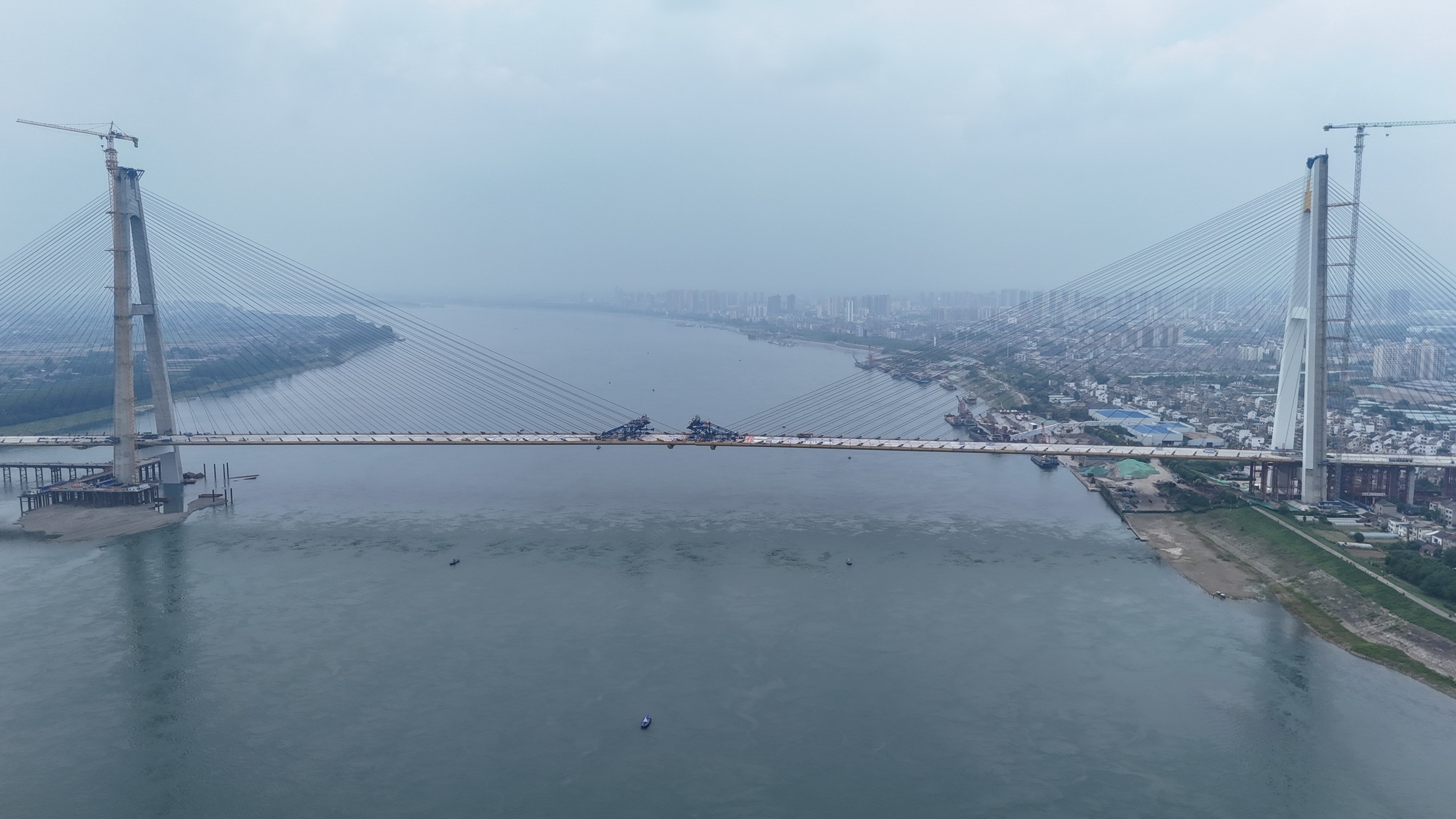 当枝松高速公路枝江长江大桥合龙