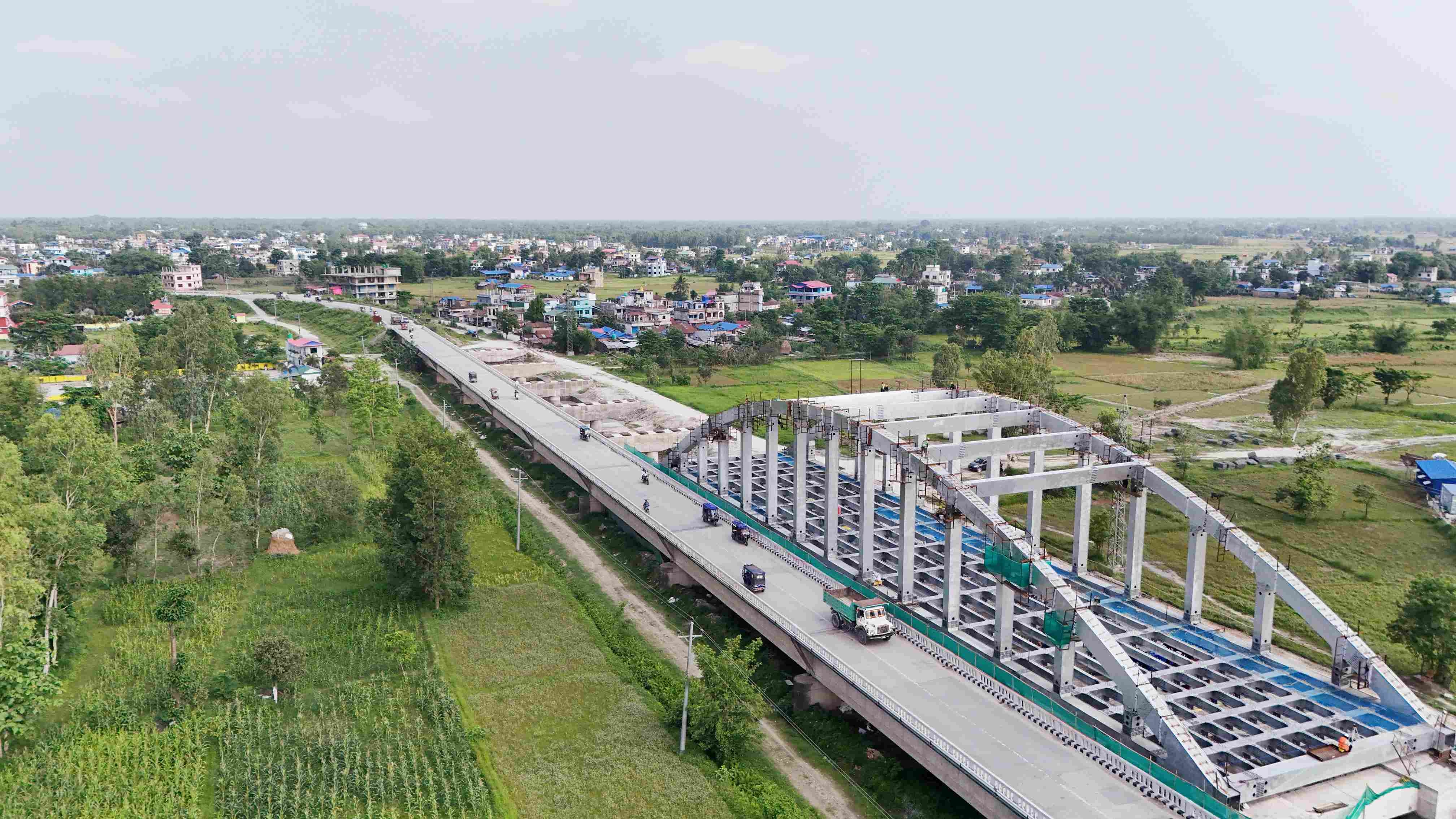 尼泊尔KL公路4号Ratuwa钢拱桥首跨钢拱合龙