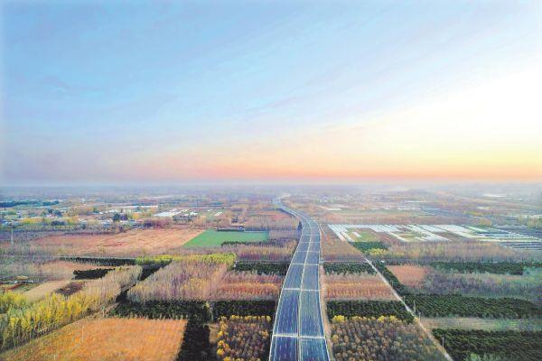 京雄高速公路六环至市阶段开通后航拍图 京雄高速公路六环至市阶段开通后航拍图