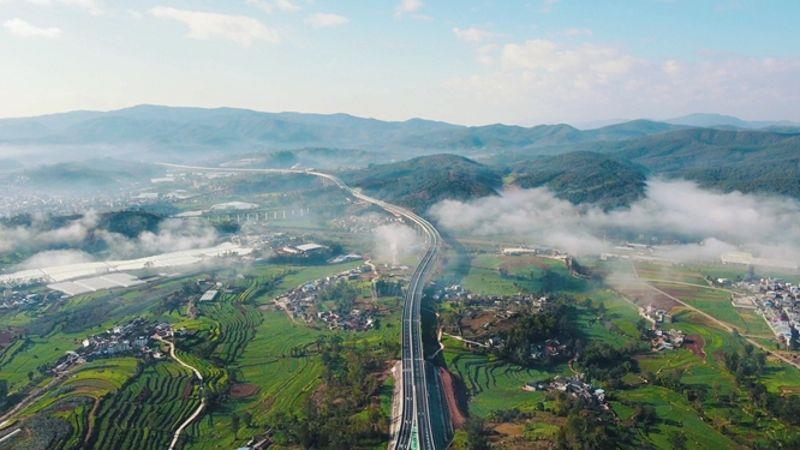 图为新楚大高速公路1