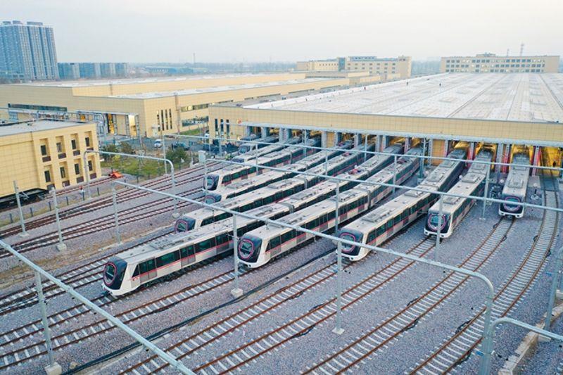 图为投资建设运营的山西省首条地铁太原地铁2号线