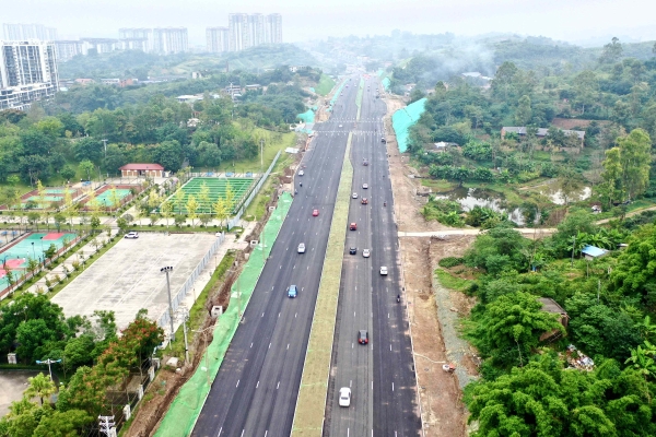 路桥公司威远项目提前两月试通车（日间）_副本