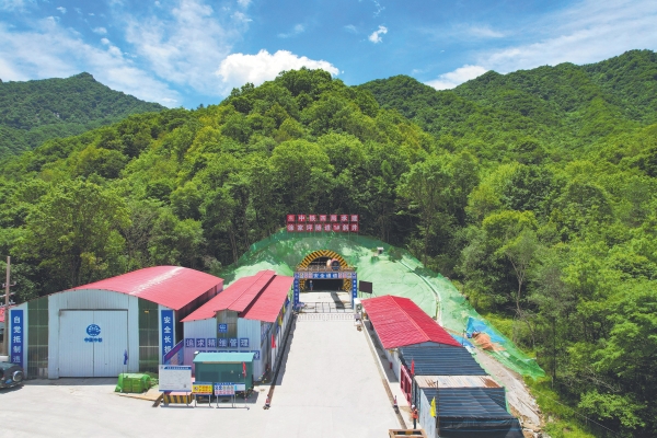 9.中铁四局七公司 天(水)陇(南)铁路徐家坪隧道是中铁四局在建的最长隧道_副本 9.中铁四局七公司 天(水)陇(南)铁路徐家坪隧道是中铁四局在建的最长隧道_副本