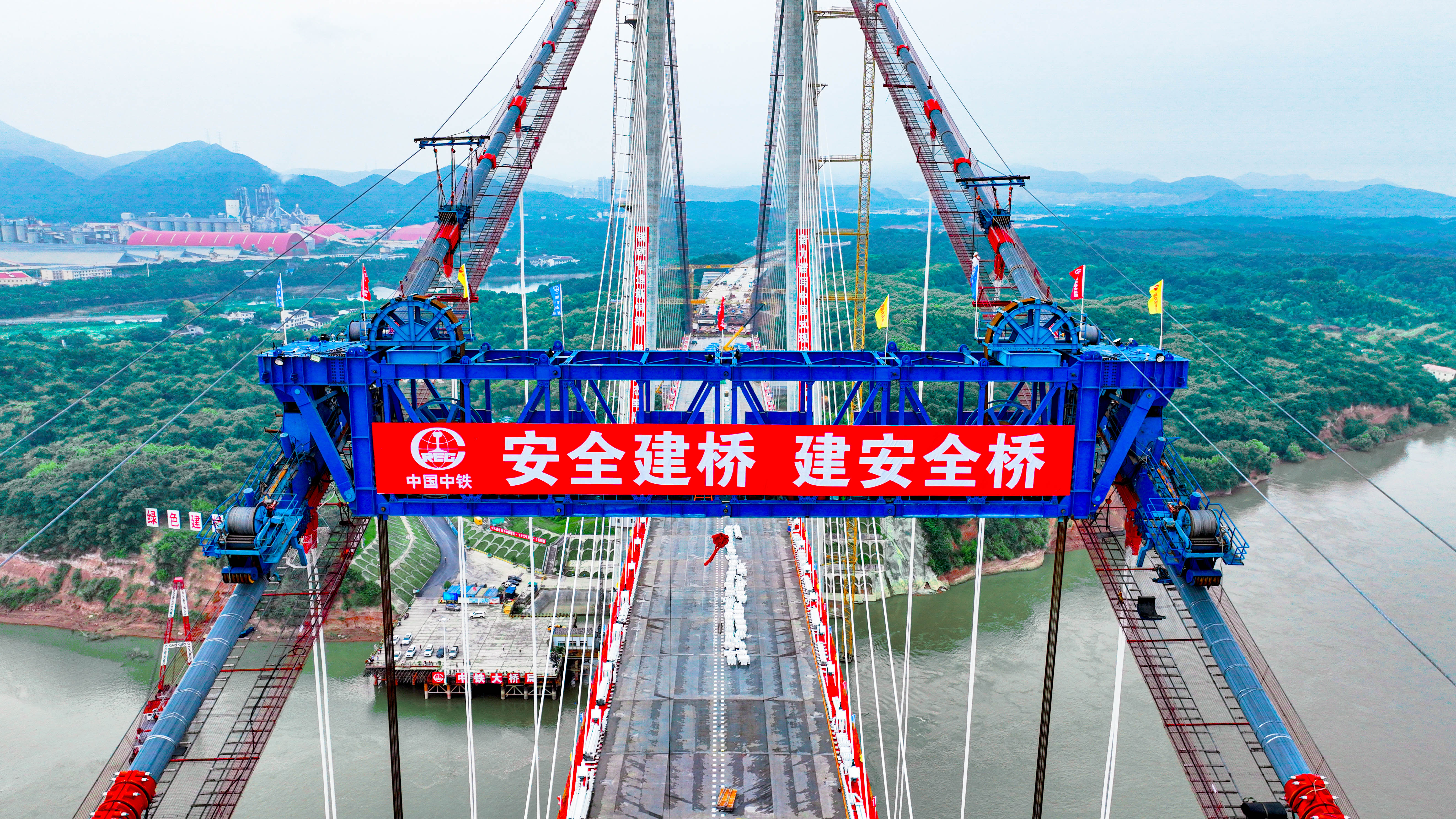 900吨缆载起重机.jpg